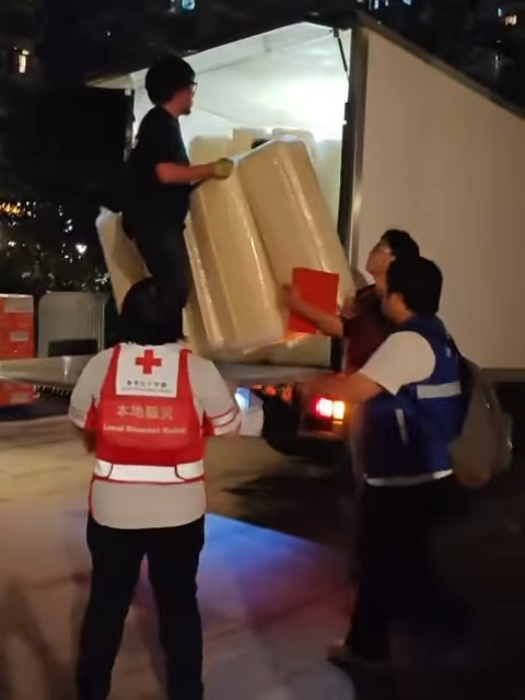 大埔宏福苑火災｜前港姐冠軍翁嘉穗捐贈200張床褥 緊急物資支援助災民度難關