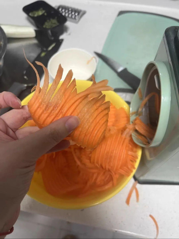 淘寶廚具勸世清單︱4款高顏值「無用電器」實測 煎蛋需花12分鐘？家庭清潔噩夢！