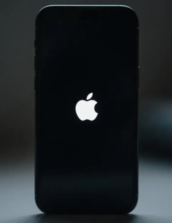 iPhone 爆位恐變「白蘋果」？ 警告：剩餘空間少過 XX GB 極危險 (附 3 招救機法)