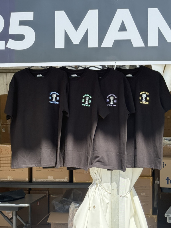 MAMA頒獎禮特別推出GD聯名周邊！ 一系列小雛菊衛衣/模型/CAP帽