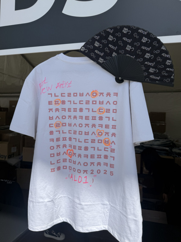 MAMA頒獎禮特別推出GD聯名周邊！ 一系列小雛菊衛衣/模型/CAP帽