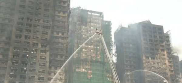 宏福苑五級大火生還者：千字文憶述「煉獄」3小時苦困火海 冒濃煙衝出走廊救鄰居夫婦