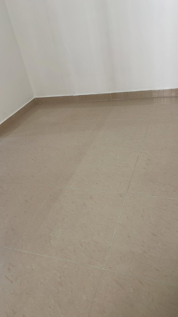 特快公屋有筍盤？上手住戶送地磚牆身慳成萬！港人驚呼：掉空三年仍靚靚仔仔