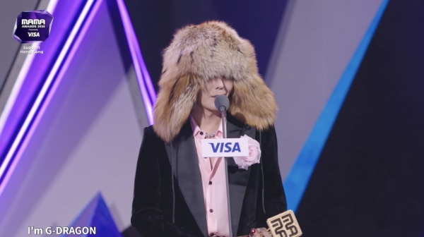 MAMA得獎名單2025｜周潤發三語哽咽籲全場起立默哀 G-Dragon奪年度藝人大獎