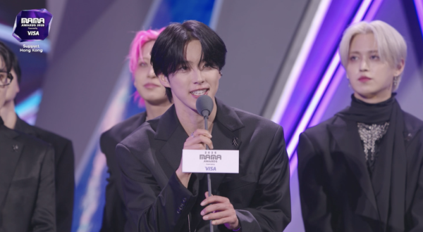 MAMA得獎名單2025｜周潤發三語哽咽籲全場起立默哀 G-Dragon奪年度藝人大獎