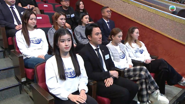 善心滿東華｜司儀何沛珈鏡頭前淚灑當場低調拭淚 港姐亞軍施宇琪全晚哭腫雙眼