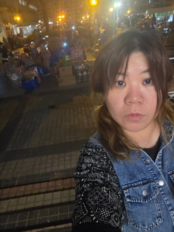 大埔宏福苑火災｜《愛回家》池美麗通宵12小時送物資救災 熱心做義工：貢獻一份力量！