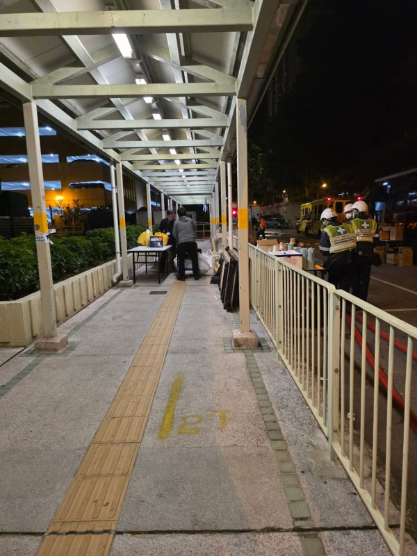 大埔宏福苑火災｜《愛回家》池美麗通宵12小時送物資救災 熱心做義工：貢獻一份力量！