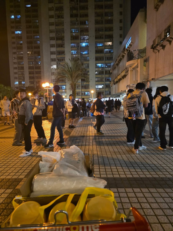 大埔宏福苑火災｜《愛回家》池美麗通宵12小時送物資救災 熱心做義工：貢獻一份力量！