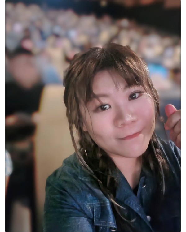 大埔宏福苑火災｜《愛回家》池美麗通宵12小時送物資救災 熱心做義工：貢獻一份力量！