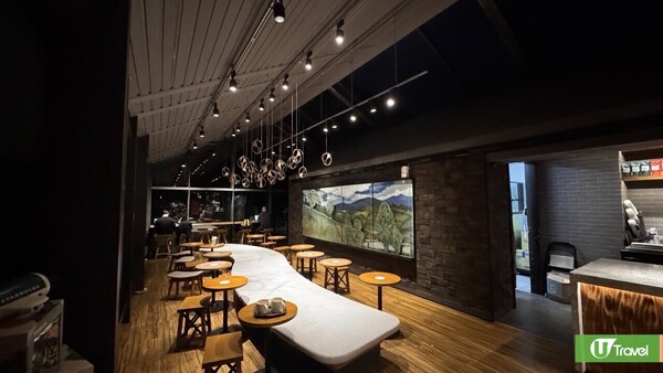 雲門劇場的Starbucks(記者 攝）