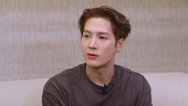 王嘉爾Jackson自曝曾戀愛大過天 好友爆中學瘋狂事改Email名示愛