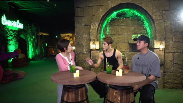 王嘉爾Jackson自曝曾戀愛大過天 好友爆中學瘋狂事改Email名示愛