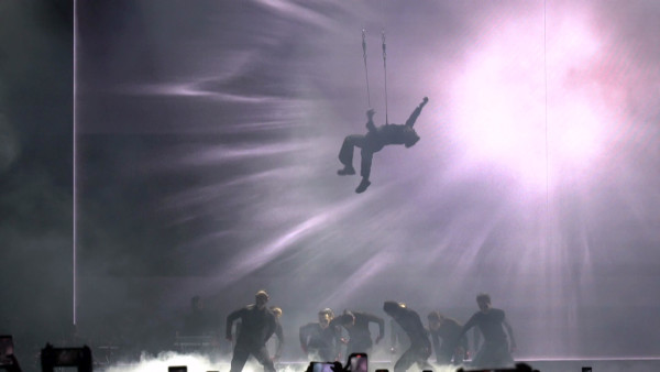 Jackson王嘉爾休息一年學會珍惜 唱父母寫的歌當場落淚媽媽心痛