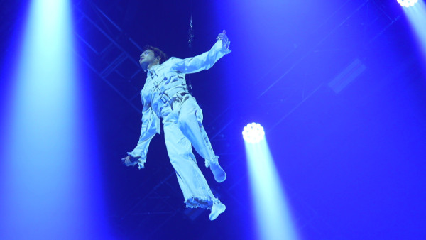 Jackson王嘉爾休息一年學會珍惜 唱父母寫的歌當場落淚媽媽心痛