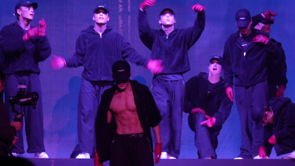 Jackson王嘉爾休息一年學會珍惜 唱父母寫的歌當場落淚媽媽心痛