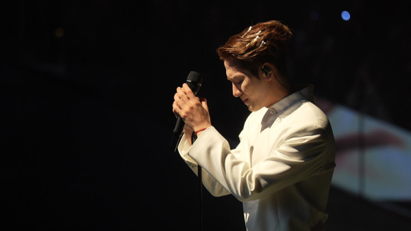 Jackson王嘉爾休息一年學會珍惜 唱父母寫的歌當場落淚媽媽心痛