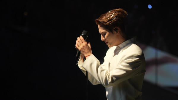 Jackson王嘉爾休息一年學會珍惜 唱父母寫的歌當場落淚媽媽心痛