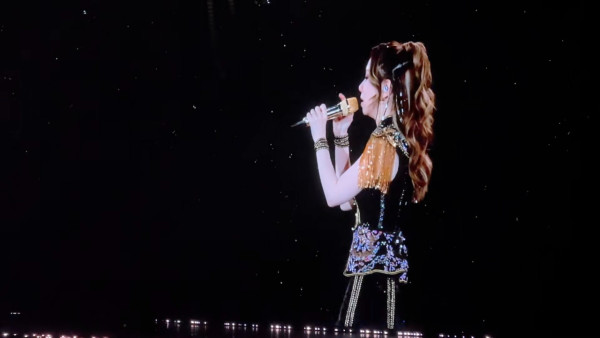 鄧紫棋內地巡唱淚崩心繫香港大埔災情 台上哽咽聲音顫抖：「這幾天對香港是非常難過的日子」