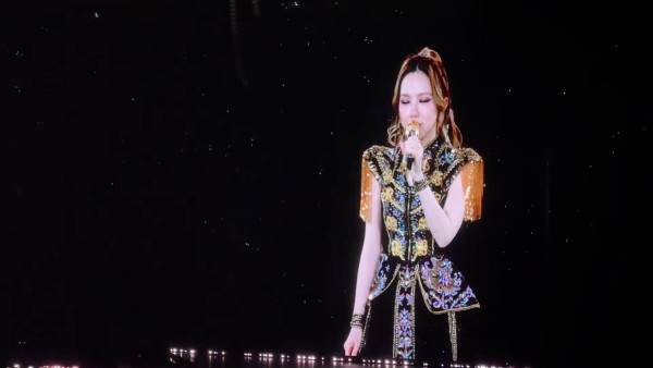 鄧紫棋內地巡唱淚崩心繫香港大埔災情 台上哽咽聲音顫抖：「這幾天對香港是非常難過的日子」