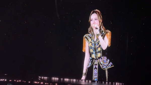 鄧紫棋內地巡唱淚崩心繫香港大埔災情 台上哽咽聲音顫抖:「這幾天對香港是非常難過的日子」