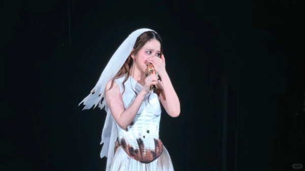 鄧紫棋內地巡唱淚崩心繫香港大埔災情 台上哽咽聲音顫抖:「這幾天對香港是非常難過的日子」