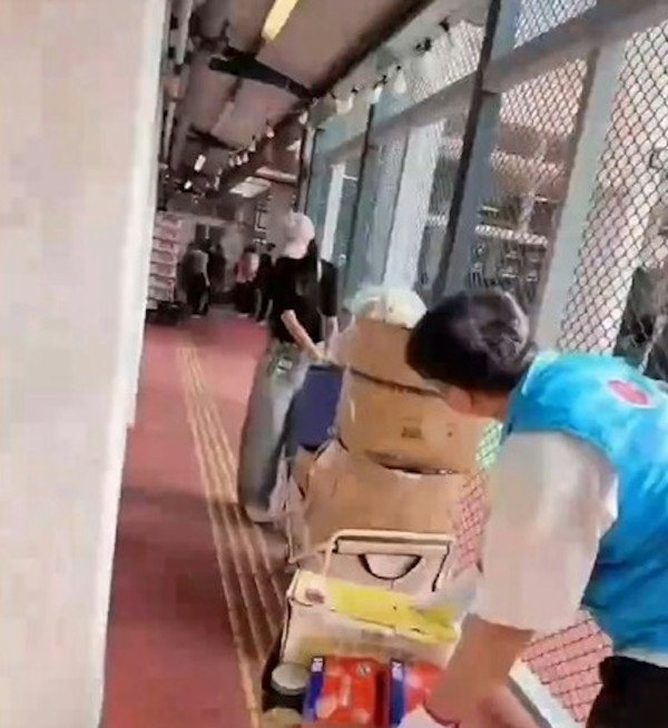 大埔宏福苑火災｜陳浩民太太蔣麗莎親到災場送物資 善舉曝光呼籲：有能力的人伸出援手！