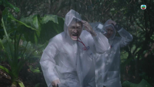 新聞女王2劇評|佘詩曼親揭獻出拍劇生涯第一次!馬國明水中掙扎戲親為佐治解畫