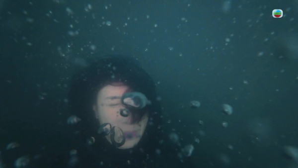 新聞女王2劇評｜佘詩曼親揭獻出拍劇生涯第一次！馬國明水中掙扎戲親為佐治解畫