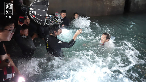 新聞女王2劇評｜佘詩曼親揭獻出拍劇生涯第一次！馬國明水中掙扎戲親為佐治解畫