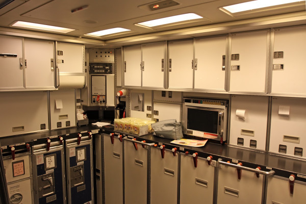 經濟艙揀位攻略6個位避揀!以為頭排好坐?空姐警告隨時被轟炸