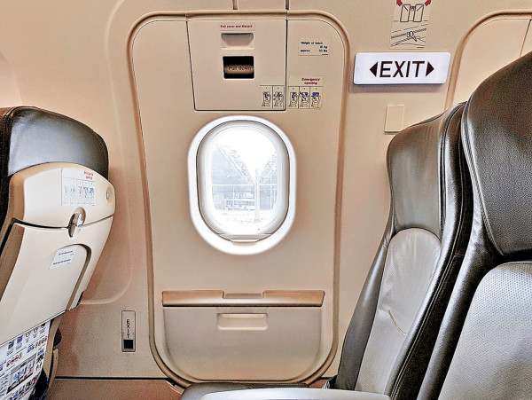 經濟艙揀位攻略6個位避揀!以為頭排好坐?空姐警告隨時被轟炸