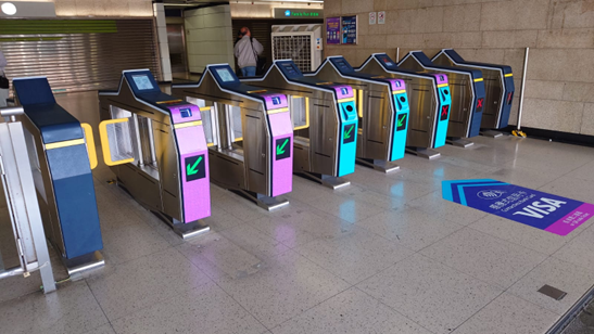 港鐵逃票|內地客「黐閘」尾隨港女出閘機兼問:飛可以掉未? 巴籍漢一句神諷刺