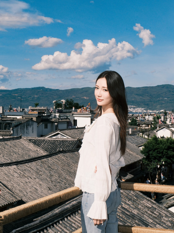 31歲女藝人離巢後吸金力十級跳！豪使20萬買CHANEL 一件外套6萬蚊生活極富貴