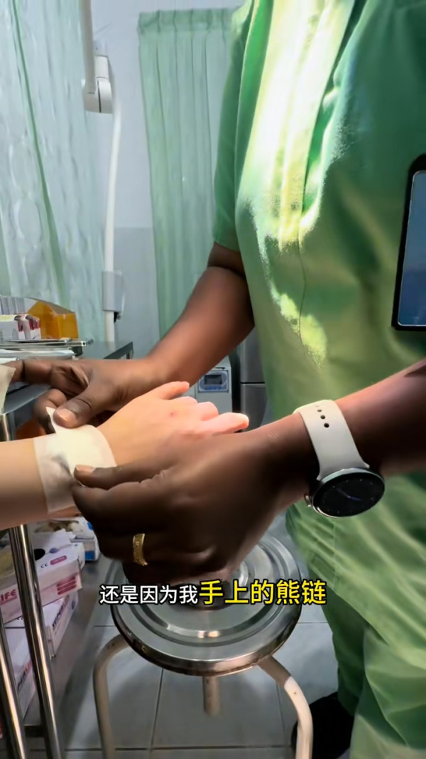 事發一刻曝光！內地女網紅遭鯊魚咬傷感染！ 月經引鯊魚？網民揭真兇係手上一物 