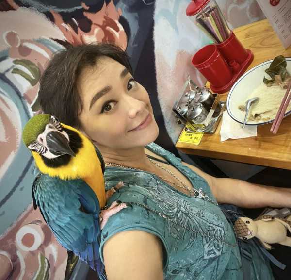 大埔宏福苑火災丨郭秀雲親赴現場坐地緊抱受驚小狗 善心舉動曝光獲災民發文致謝