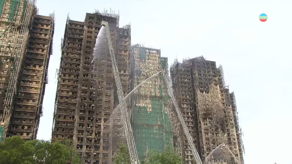 大埔宏福苑火災丨郭秀雲親赴現場坐地緊抱受驚小狗 善心舉動曝光獲災民發文致謝