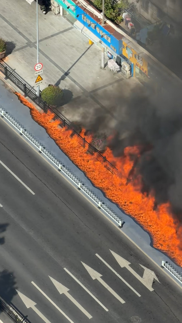 廣州地鐵附近突發大火!貨車漏油驚現「幾十米火龍」封路 現場震撼畫面曝光 (有片)
