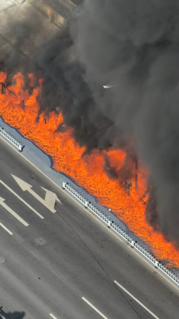 廣州地鐵附近突發大火!貨車漏油驚現「幾十米火龍」封路 現場震撼畫面曝光 (有片)