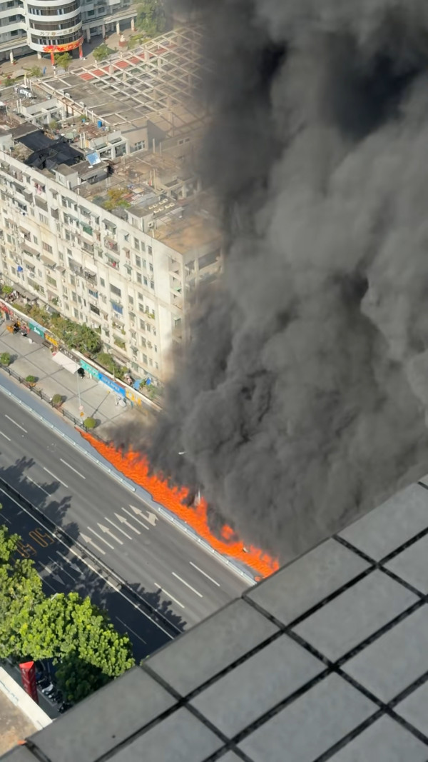 廣州地鐵附近突發大火!貨車漏油驚現「幾十米火龍」封路 現場震撼畫面曝光 (有片)
