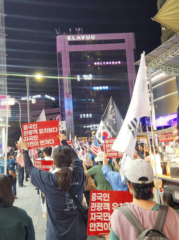 內地客一惡行最惹怒！韓國首爾爆發反中示威 民眾吐心聲：未試過咁羨慕日本 