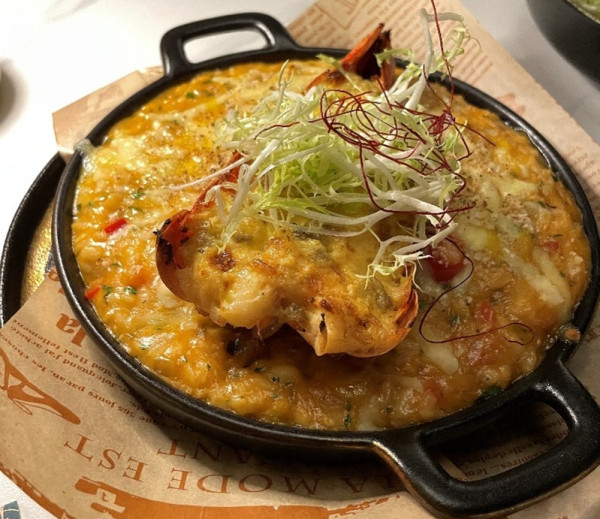 銅鑼灣LiveMusic西餐廳聖誕優惠  Open Mic唱歌/半價龍蝦拼盤/$8法國生蠔