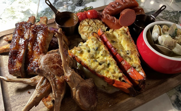 銅鑼灣LiveMusic西餐廳聖誕優惠  Open Mic唱歌/半價龍蝦拼盤/$8法國生蠔