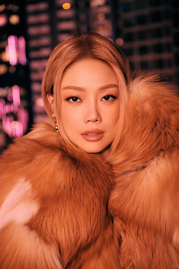 大埔宏福苑火災｜容祖兒強忍悲痛演出用音樂鼓勵災民！台上祈願粉絲無病無災！