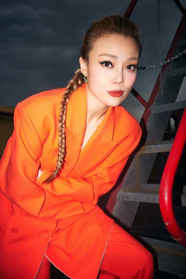 大埔宏福苑火災｜容祖兒強忍悲痛演出用音樂鼓勵災民！台上祈願粉絲無病無災！