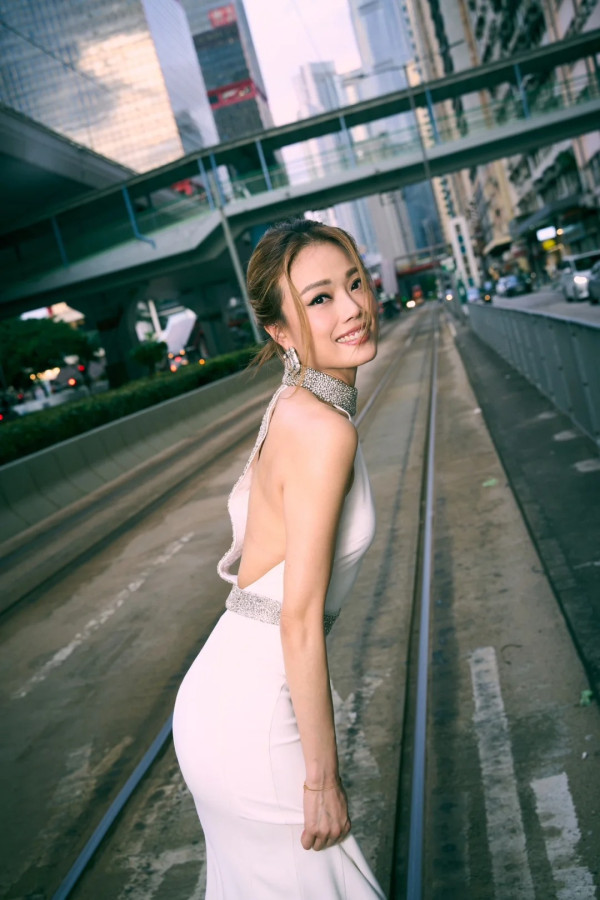 大埔宏福苑火災｜容祖兒強忍悲痛演出用音樂鼓勵災民！台上祈願粉絲無病無災！