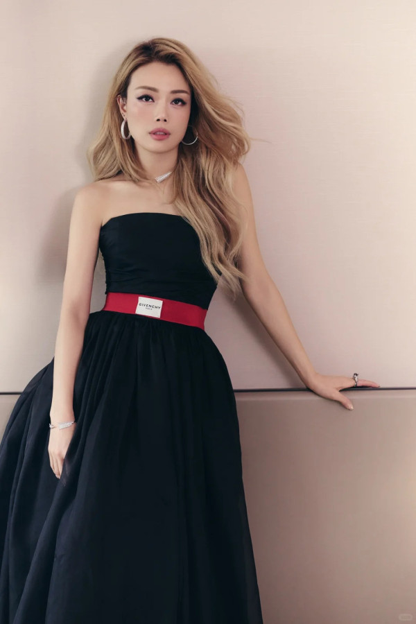 大埔宏福苑火災｜容祖兒強忍悲痛演出用音樂鼓勵災民！台上祈願粉絲無病無災！