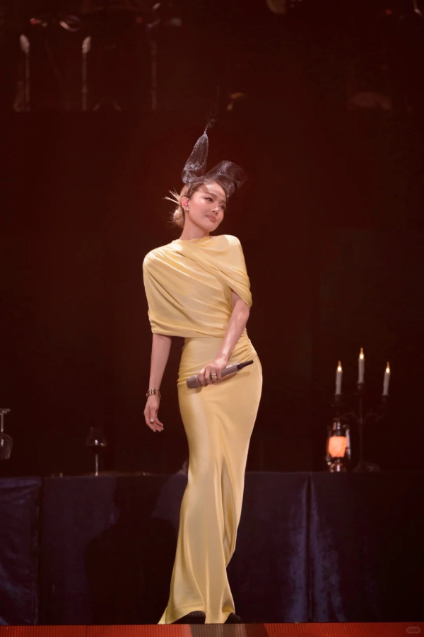 大埔宏福苑火災｜容祖兒強忍悲痛演出用音樂鼓勵災民！台上祈願粉絲無病無災！