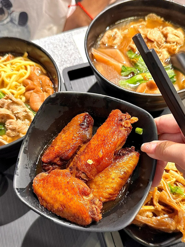 永年士多震撼價$19魚蛋河！加$1送凍檸茶＋港式奶茶／教1招免費換領