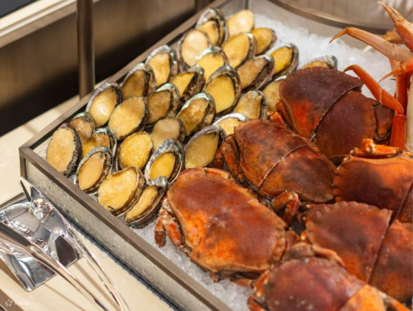香港文華東方酒店12月自助餐買一送一！每人一隻上海大閘蟹 任食生蠔/波士頓龍蝦/鮑魚/雪蟹腳
